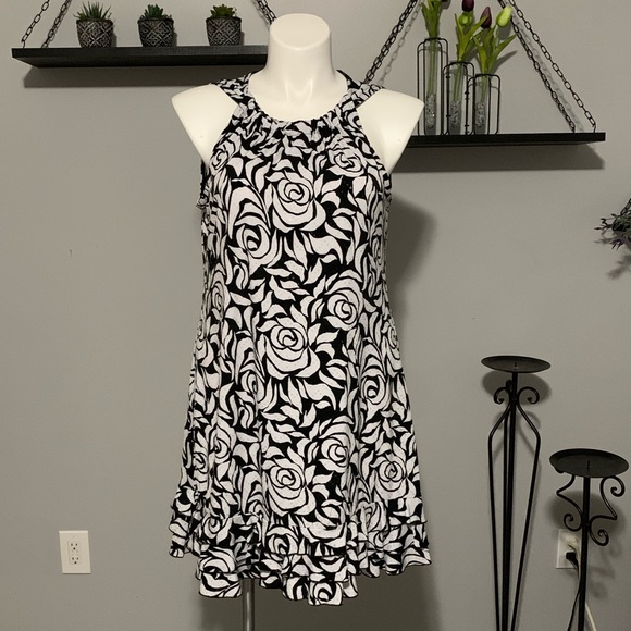 Dress - Picture 1 of 4